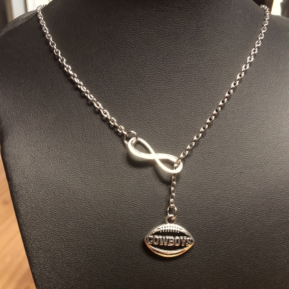 Dallas Cowboys silver colored necklace